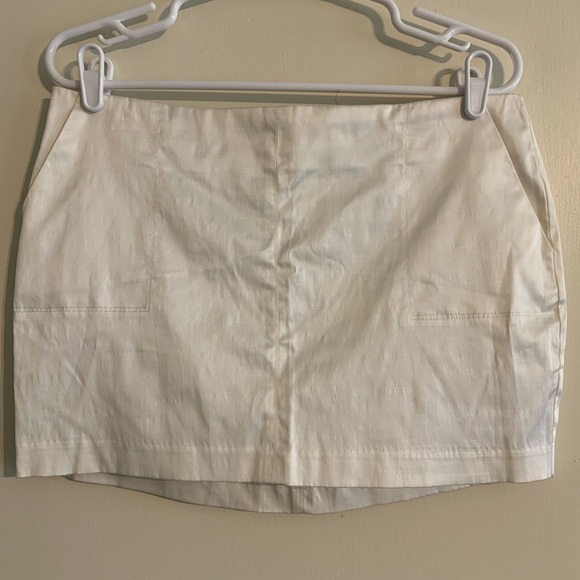 2b Bebe White Mini Skirt - Picture 3 of 4